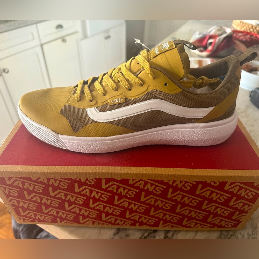 NWT Vans Ultrarange EXO